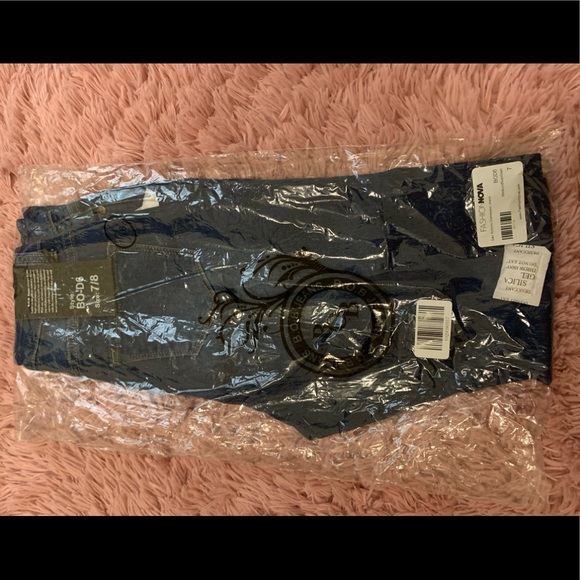 Fashion Nova Distressed Jeans - Picture 3 of 6